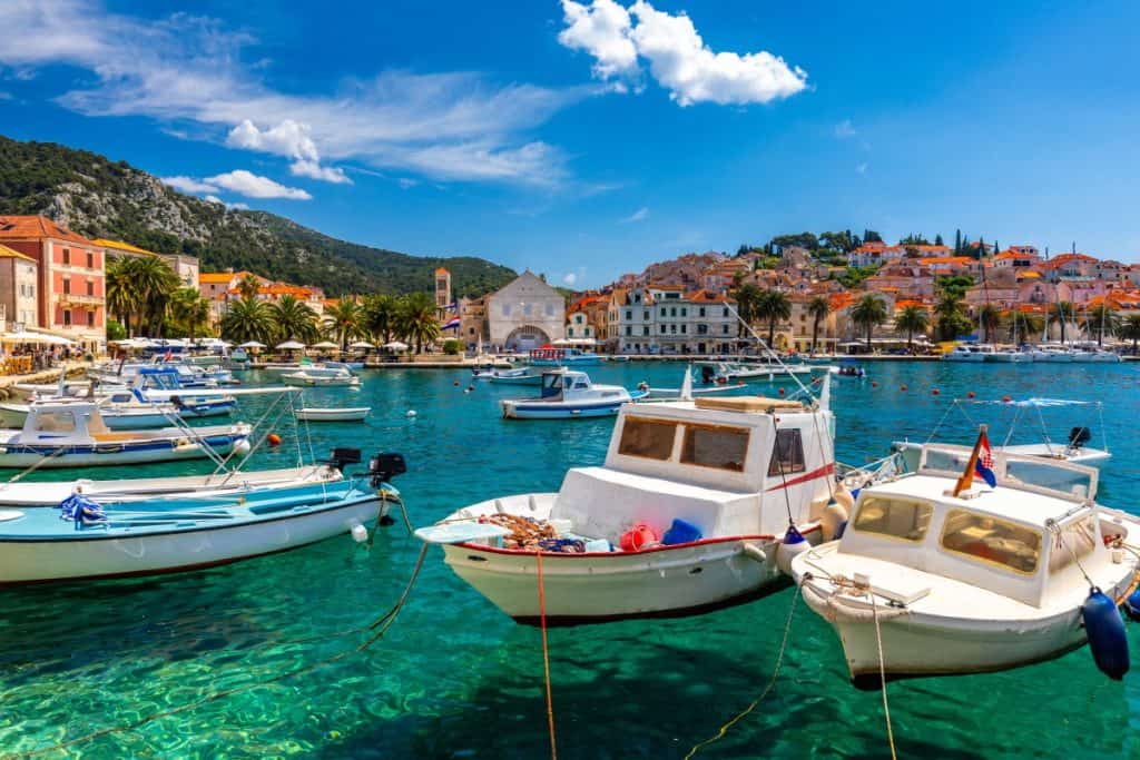 Hvar: savršena destinacija za letnje putovanje